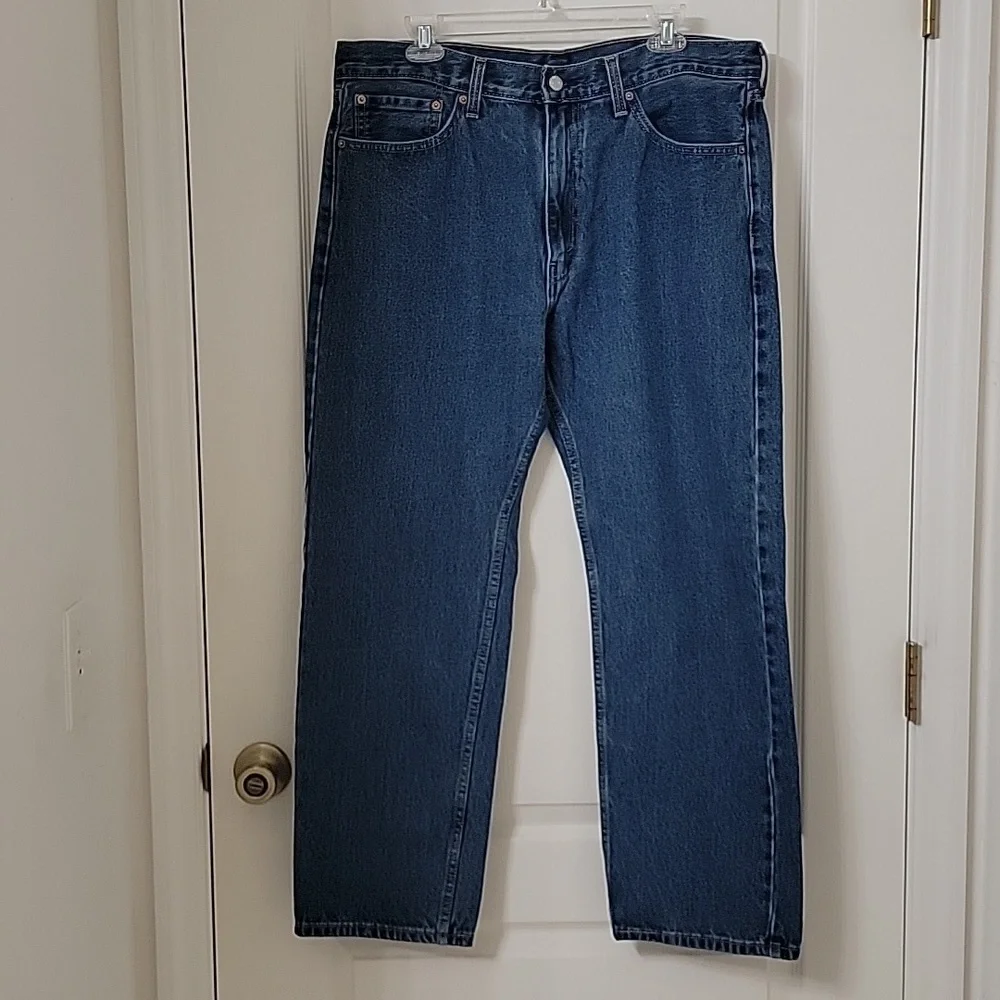 Levi's 505 Regular Fit Size 38x30 Medium Wash Blue Jeans, EUC